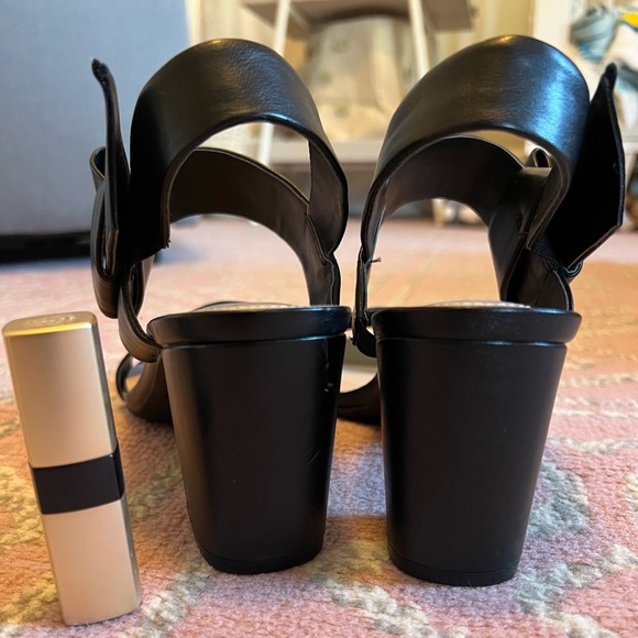 Bandolino size 8 black leather heels - Picture 2 of 7